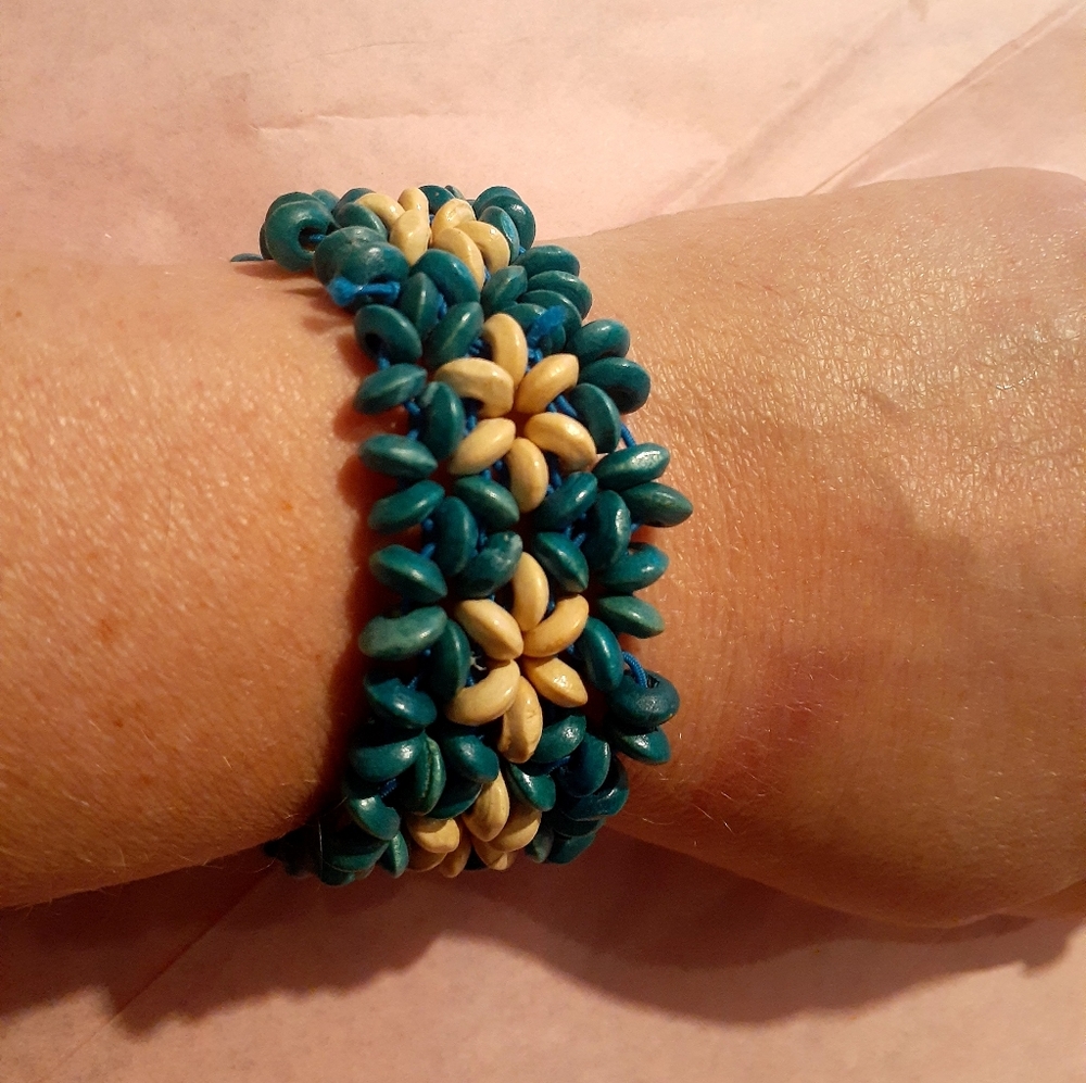 🌴🌺Beautiful Hawaiian Bracelet 🌺🌴